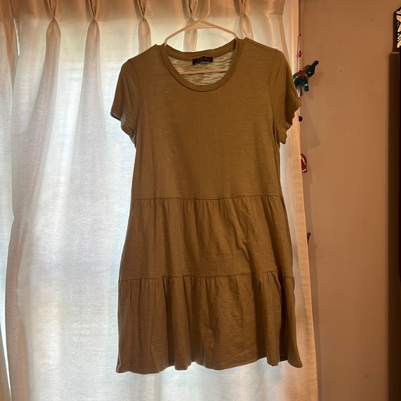 Flowy mini dress with pockets - Picture 1 of 3